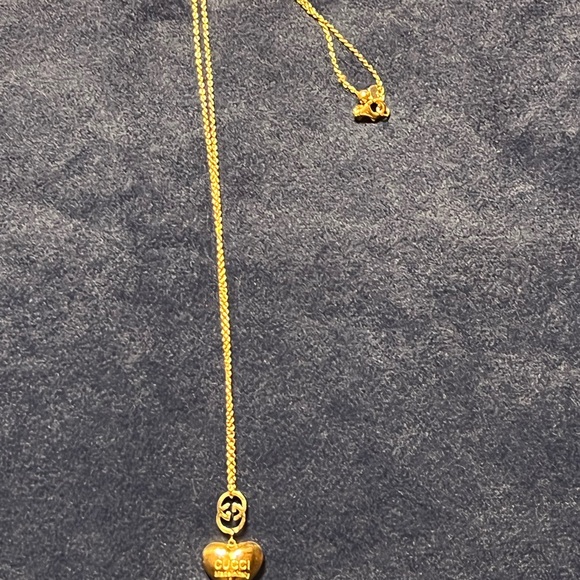 Gucci silver necklace gently used has a lot of life - Picture 2 of 4